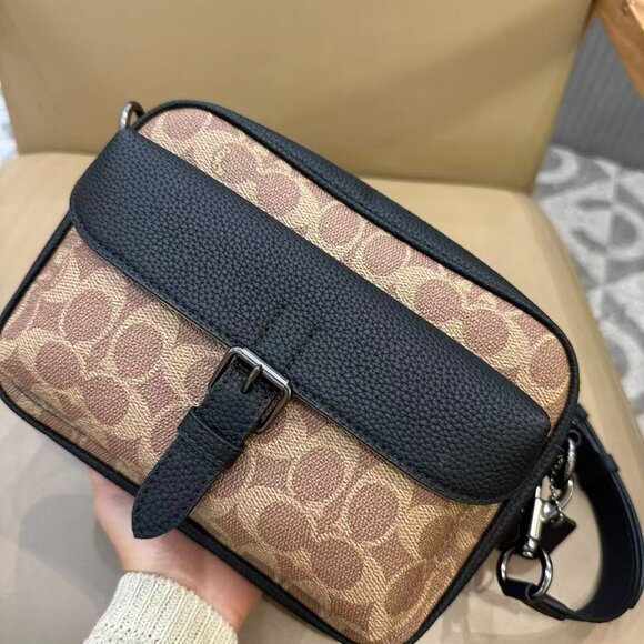 COACH Men's Monogram Warner Crossbody Bag, size 21.5 × 15.5 × 6.5cm - Picture 2 of 9